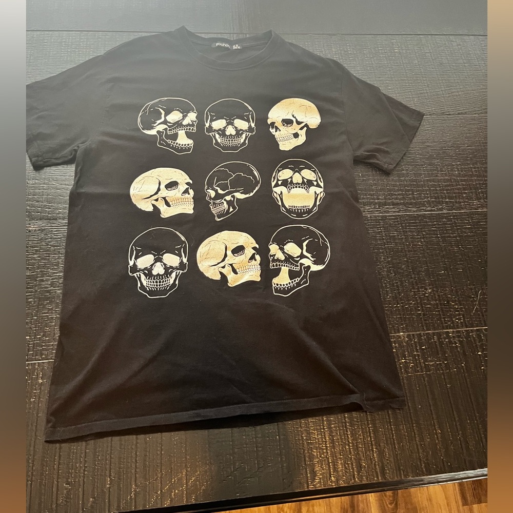 Boohoo Black and Gold Skull Tee